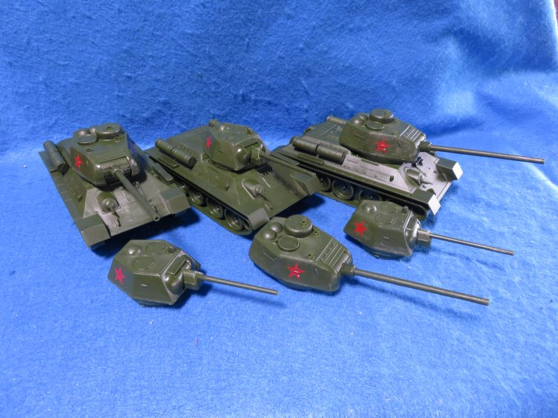 CTS three WWII Russian T-34 tanks with 6 turrets in 2 types